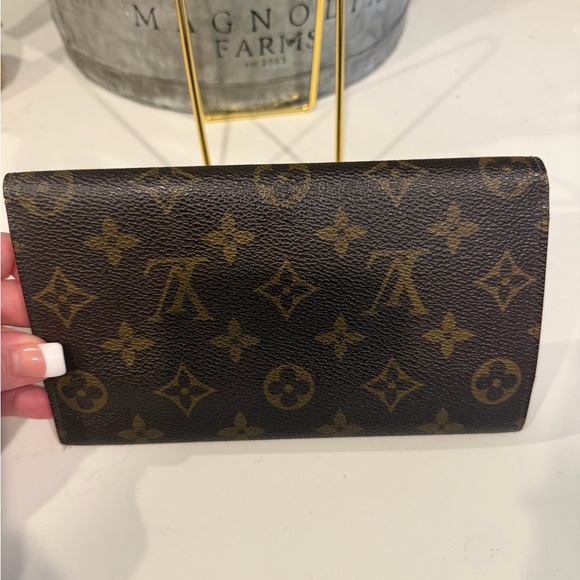 Louis Vuitton Classic Monogram Wallet. - Picture 13 of 13